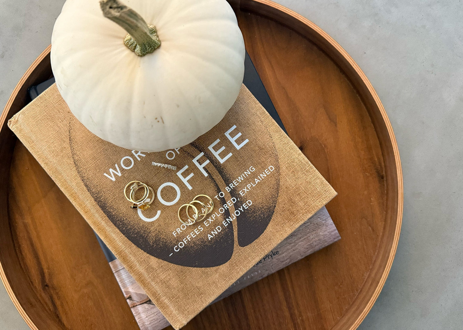 Fall Jewelry Trends 2025: Bold Gold, Layered Necklaces & Celestial Details for the Season Ahead