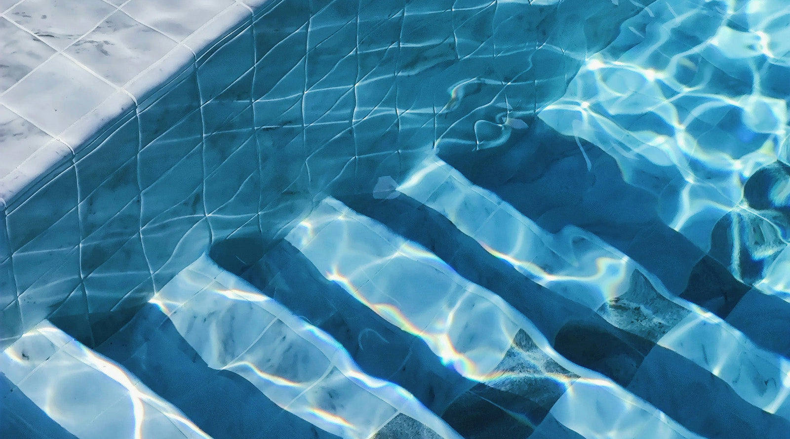 Can You Wear 14k Solid Gold or Platinum Jewelry in the Pool or Sauna?