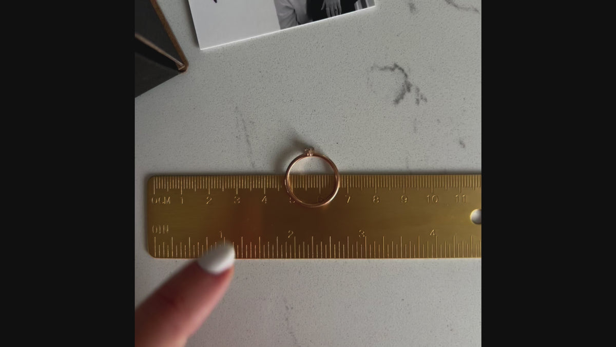 Stress-Free Proposals: The Ultimate Engagement Ring Sizer Tool